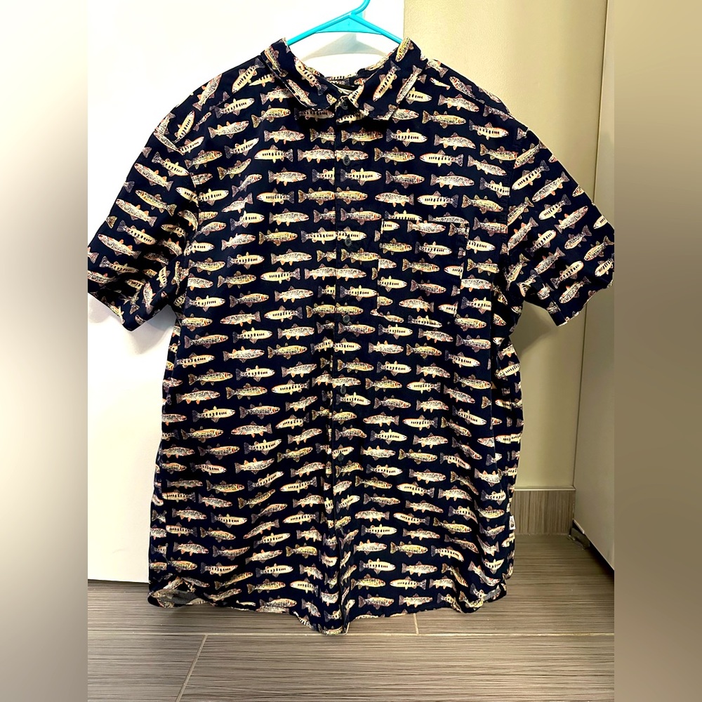 North Face Men’s XL Fish Print Short Sleeve Button Up T Shirt